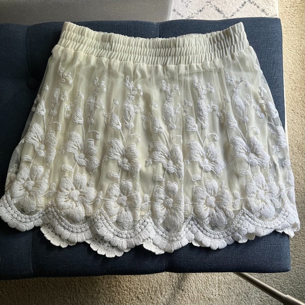 Like new! GUESS boho mini skirt